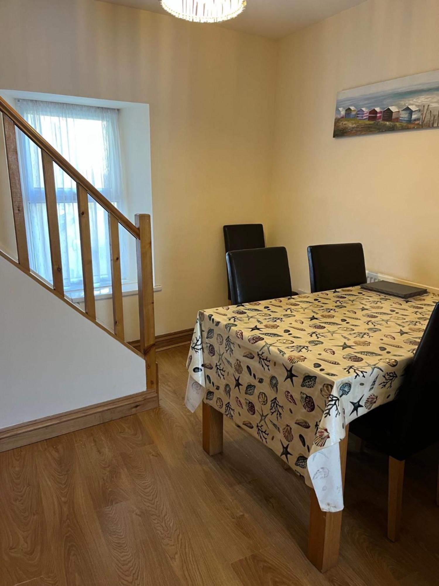 A Family Cottage In Тенби Екстериор снимка